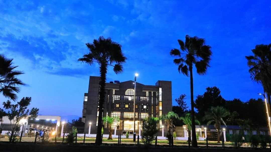 photo_5875400083246270414_y