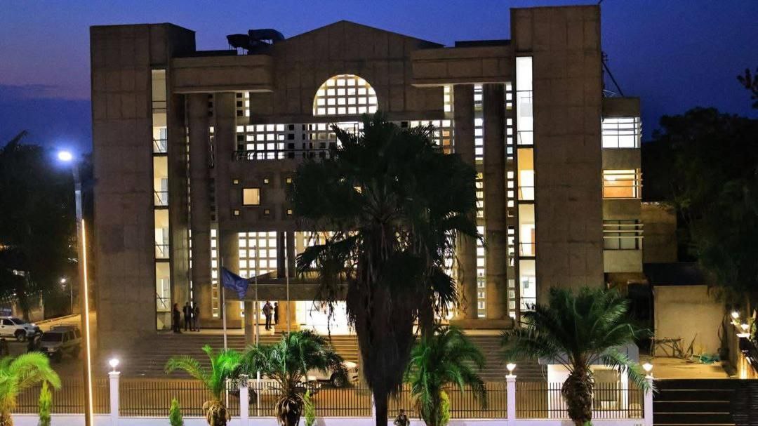 photo_5875400083246270422_y