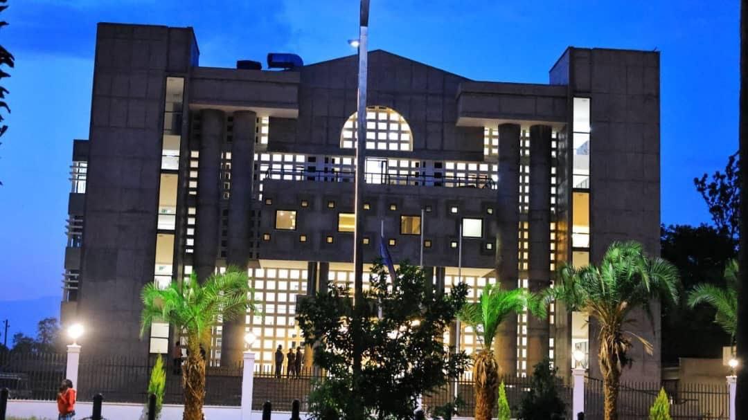 photo_5875400083246270421_y